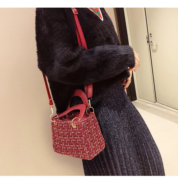 Bag women 2021 autumn and winter new trendy fashion Korean version of simple woolen cloth single shoulder bag net red oceanic messenger bag