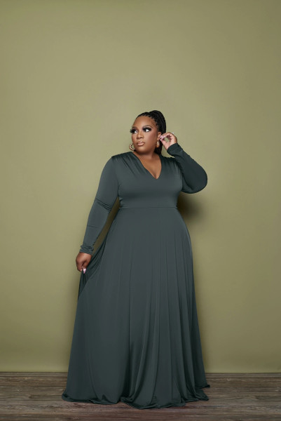 Fashion women's solid color large size V-neck long-sleeved large skirt loose dress