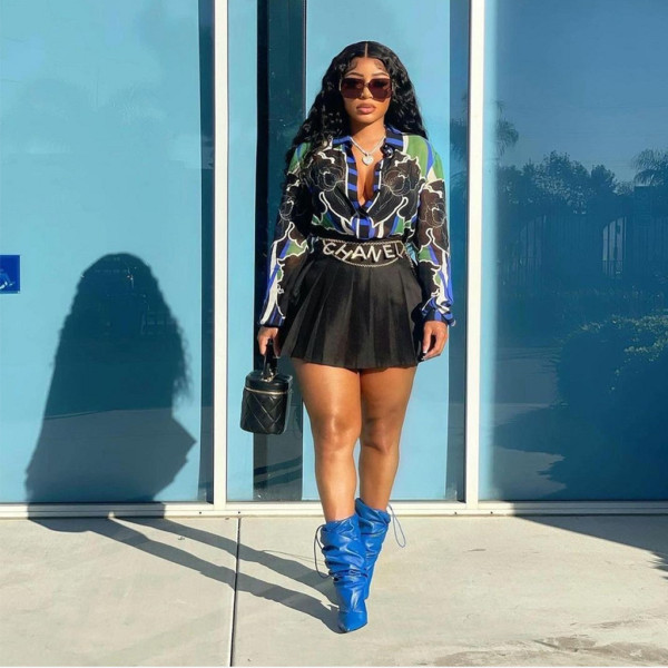 Two-piece fashion women's suit with printed blouse and lace-up