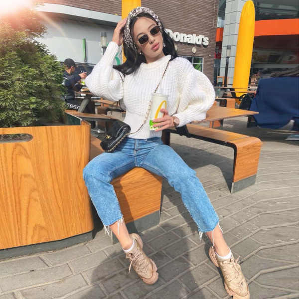 Explosive style long-sleeved knitted women's solid color thick needle loose warm sweater