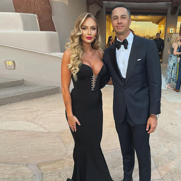 The new star with the same paragraph suspender mermaid dress V-neck halter dress