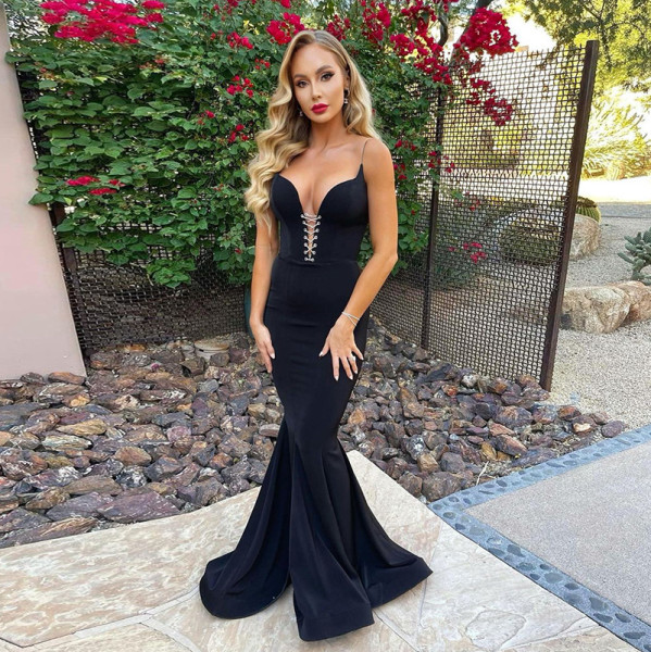 The new star with the same paragraph suspender mermaid dress V-neck halter dress