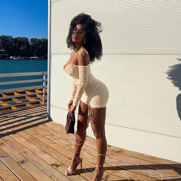 The new one-line neck mesh see-through stitching sexy suspender dress