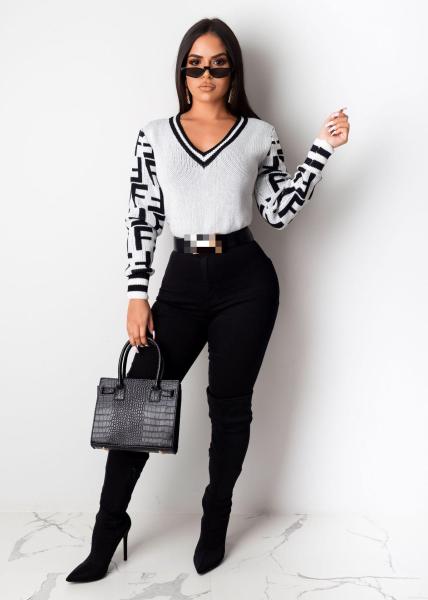 Ladies sweater V-neck fitted pullover F letter sweater