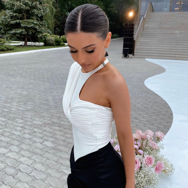 Tight-fitting half-sleeve jumpsuit, new autumn sexy one-shoulder pleated jumpsuit