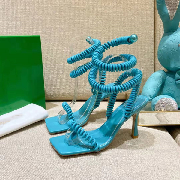 Fashion show bloggers crave trendy high-heeled sexy sandals