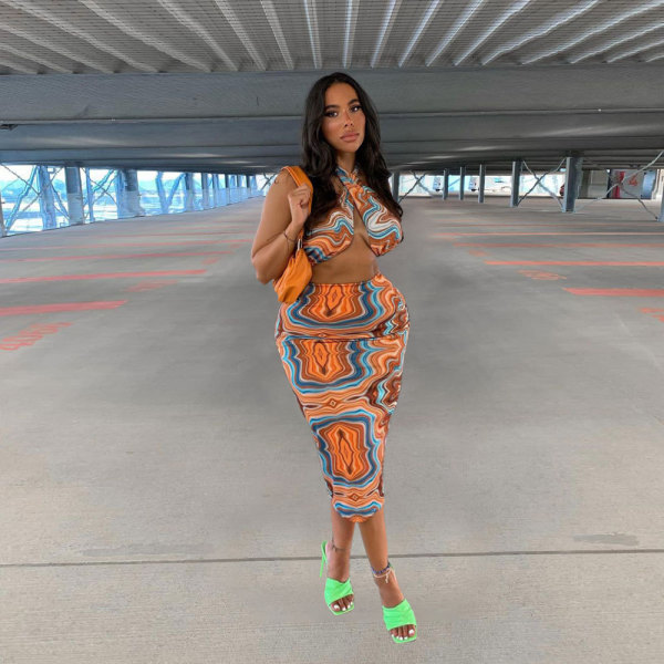 Individual square pattern print sexy halter neck navel open back skirt suit