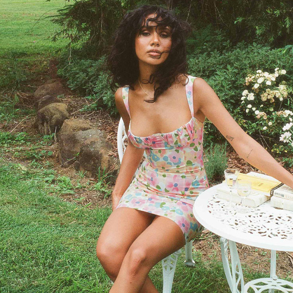 Low-cut printed dress sexy bust floral suspender dress