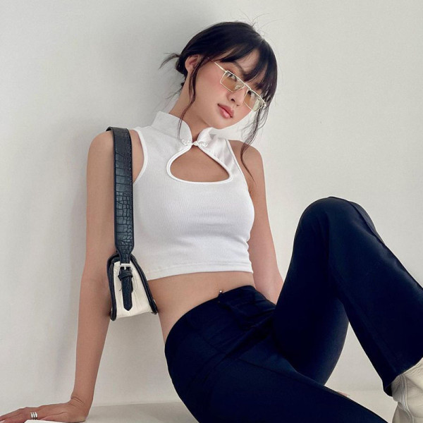Small fresh Chinese wind plate buckle hole sleeveless small vest new color matching waist bottoming top