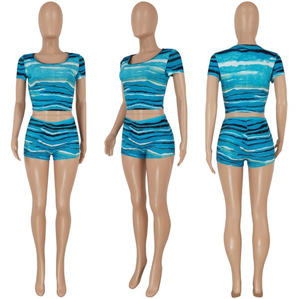 Two-piece set of fashionable short printed top with waist and shorts