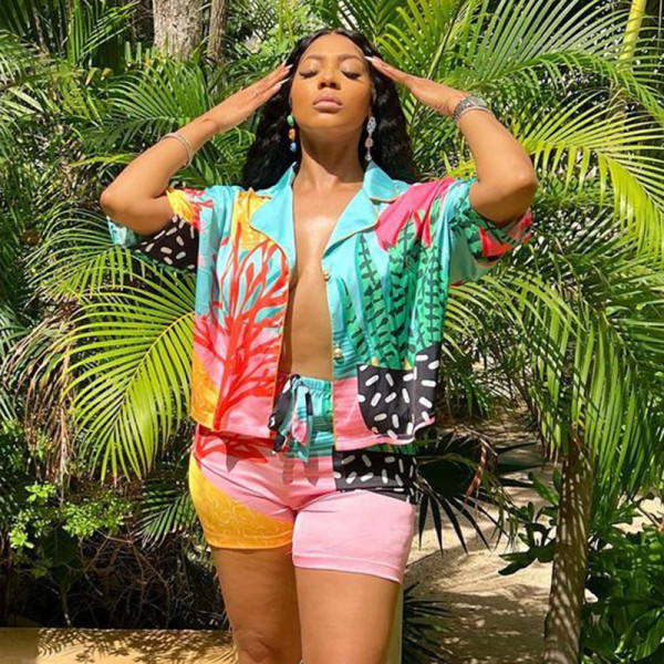 Women's vacation style coral color printed lapel shirt T-shirt top shorts two-piece set T23661
