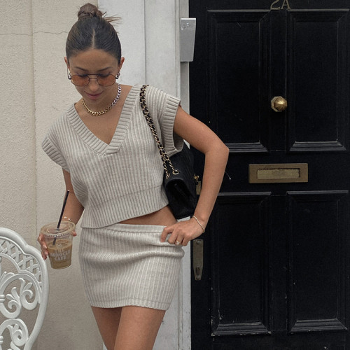 Sexy low-cut short-sleeved slim top high waist bag hip skirt suit