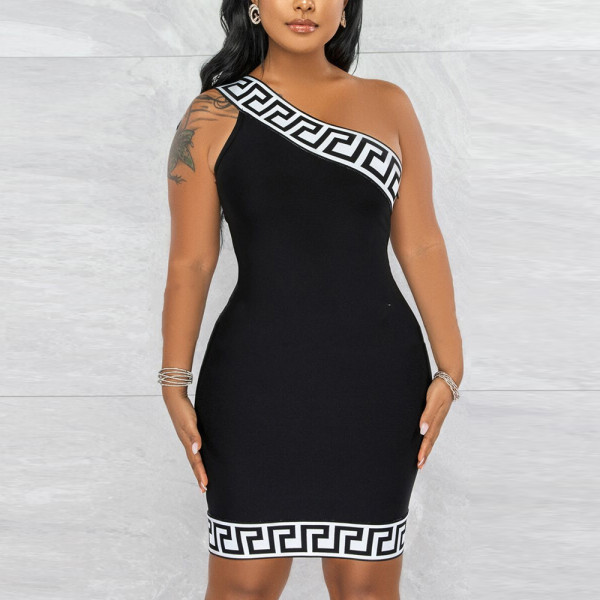 Sexy European and American hips, sloping shoulders, dresses, nightclub skirts