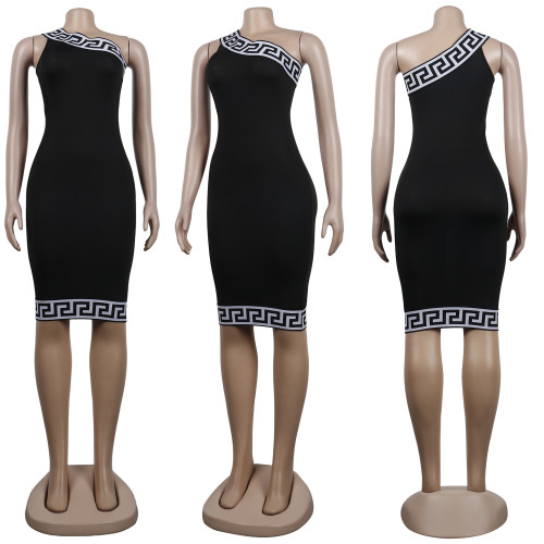 Sexy European and American hips, sloping shoulders, dresses, nightclub skirts