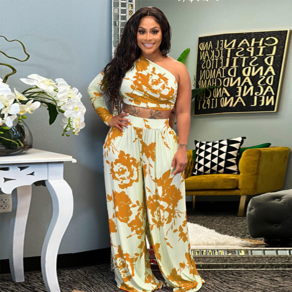 Two-piece set of fashionable women's clothing with printed personality