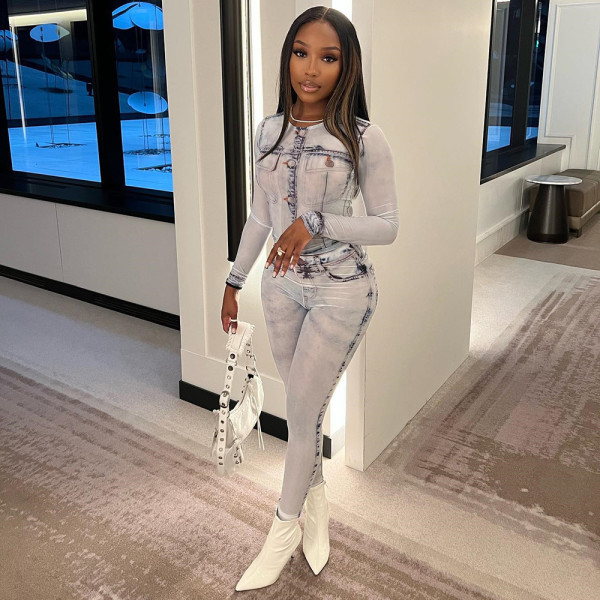 Two-piece stylish casual suit with personalized print T-shirt and trousers