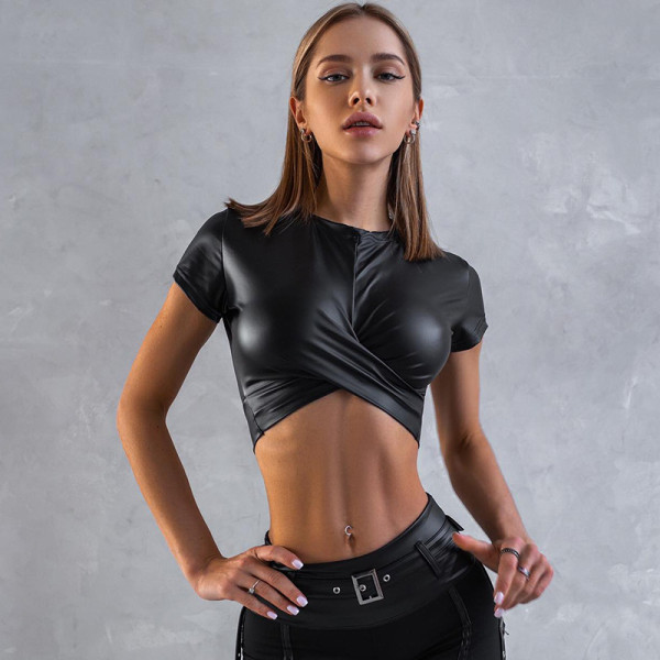 Round neck, short sleeves, chest and navel