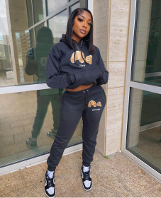 Solid lettered sweater loose fit