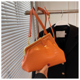 Handheld clip bag Vintage high-quality messenger bag B7582