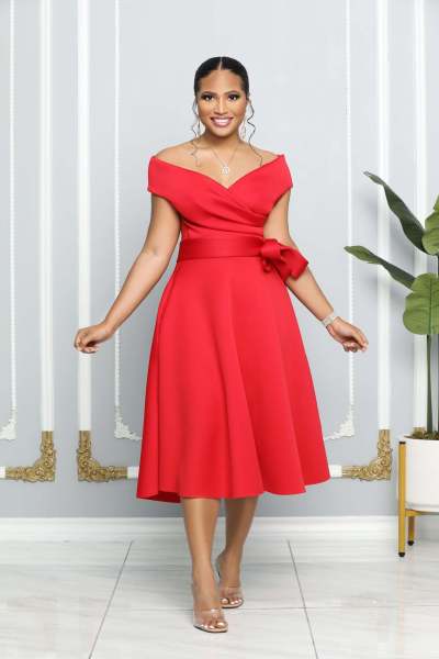 Women's straight neck side seam zipper large swing pocket dress with belt
