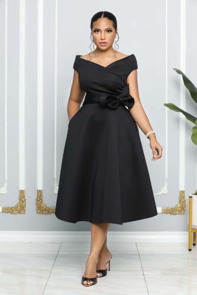 Women's straight neck side seam zipper large swing pocket dress with belt