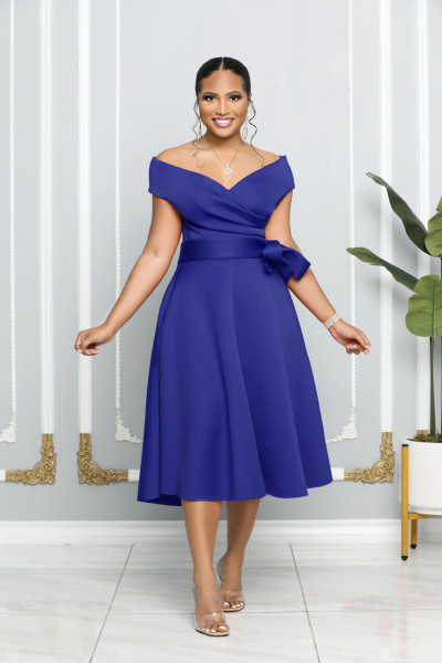 Women's straight neck side seam zipper large swing pocket dress with belt