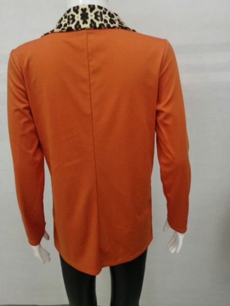 Women's long sleeved small suit coat