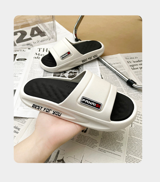 Feet feeling thick soled slippers Wear straight sandals indoors and outdoors