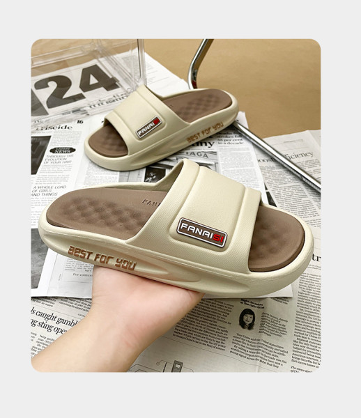 Feet feeling thick soled slippers Wear straight sandals indoors and outdoors