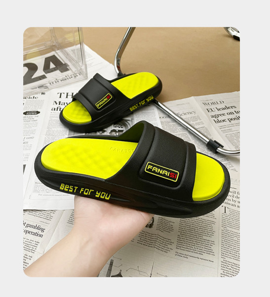 Feet feeling thick soled slippers Wear straight sandals indoors and outdoors