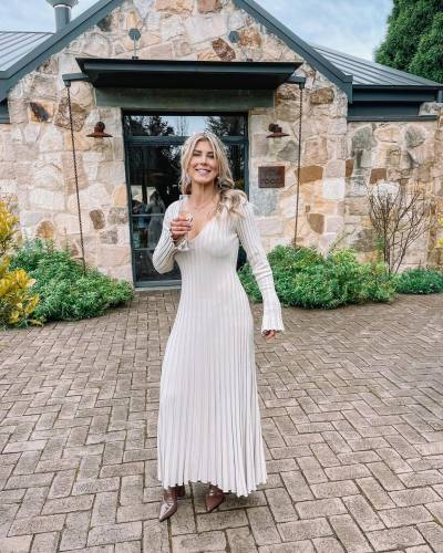 Knitted dress, casual waist, V-neck, big hole, thin knit dress