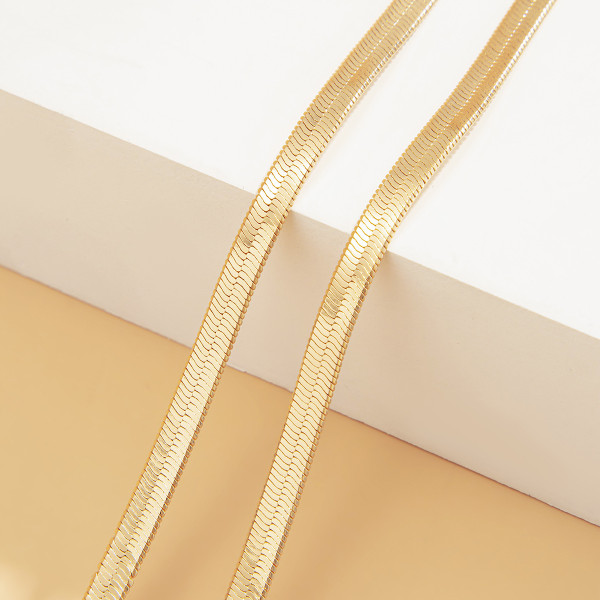 Simple V-shaped snake chain necklace
