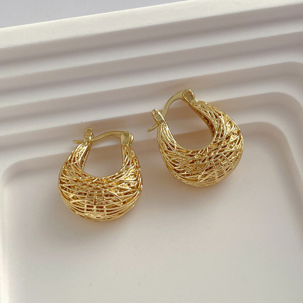 Design sense, geometric hollow, water drop metal ear buckle, new cool style, personalized earrings, versatile earrings
