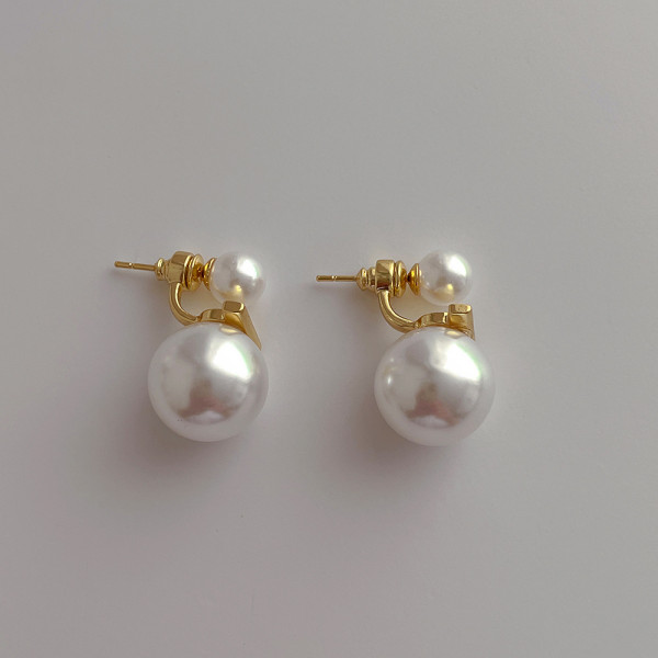French minority design simple shell pearl earrings s925 silver needle a pair of high-class light luxury pearl earrings