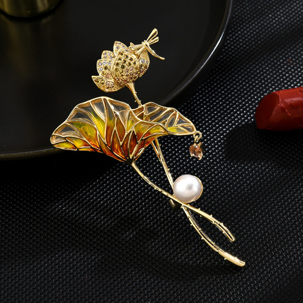 Exquisite pearl lotus leaf coat brooch pin