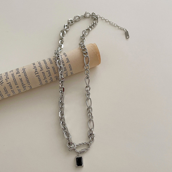 Titanium steel clavicle chain short women's simple and fadeless black diamond versatile cool wind necklace