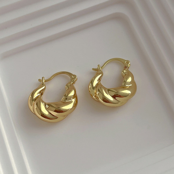 Small retro design knotted U-shaped metal ear buckle women contrast color cool style personality versatile ear jewelry