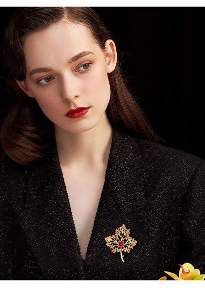 Orange red maple leaf suit coat brooch hollowed out maple leaf pin brooch simple leaf accessories