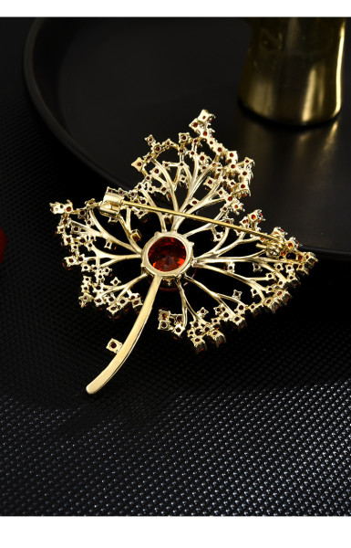 Orange red maple leaf suit coat brooch hollowed out maple leaf pin brooch simple leaf accessories
