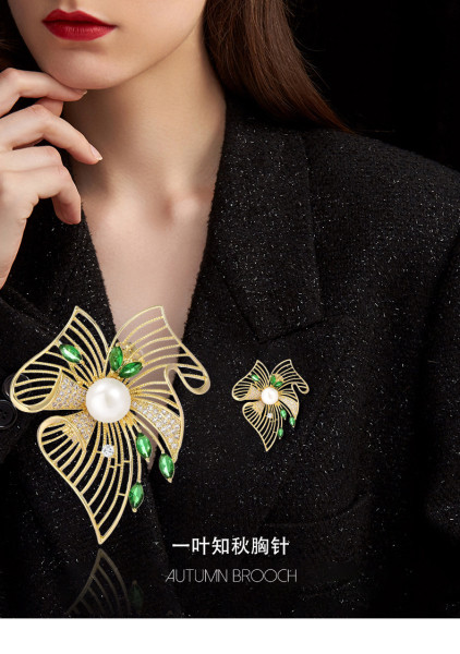 Classic Vintage Elegant One Leaf Knows the Autumn Hollow out Leaf Pearl brooch High grade copper micro inlaid corsage