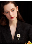 Natural fritillaria flower brooch High grade female exquisite brooch Luxury temperament suit pin