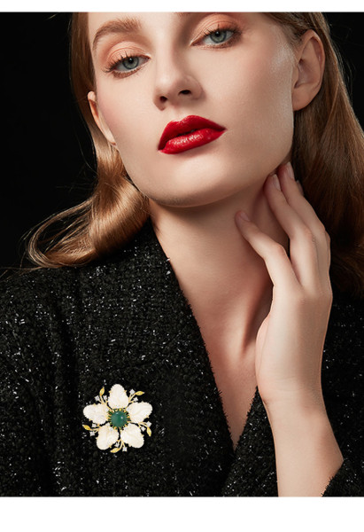 Elegant natural fritillaria flower brooch high-grade female retro versatile leaf brooch coat pin buckle accessories
