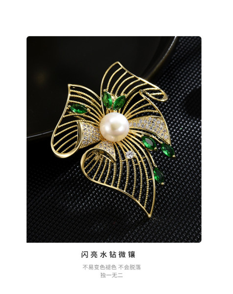 Classic Vintage Elegant One Leaf Knows the Autumn Hollow out Leaf Pearl brooch High grade copper micro inlaid corsage