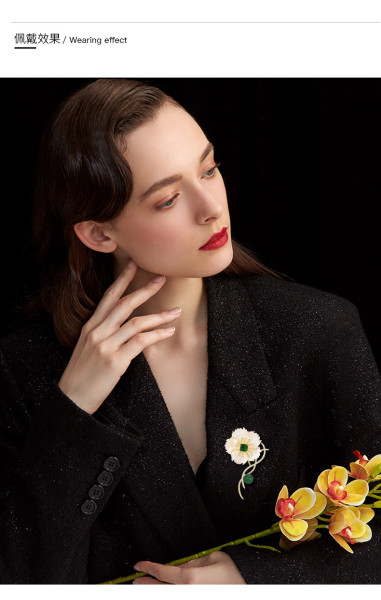Natural fritillaria flower brooch High grade female exquisite brooch Luxury temperament suit pin