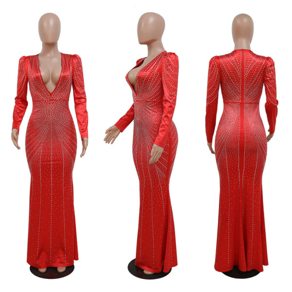 Women's fashion sexy deep V-neck presides over the long group of ironing dresses