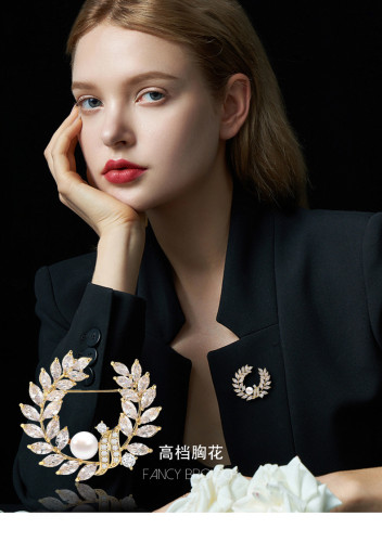 Simple brooch brooch high-grade brooch flower natural freshwater pearl lady jewelry leaf clothing accessories