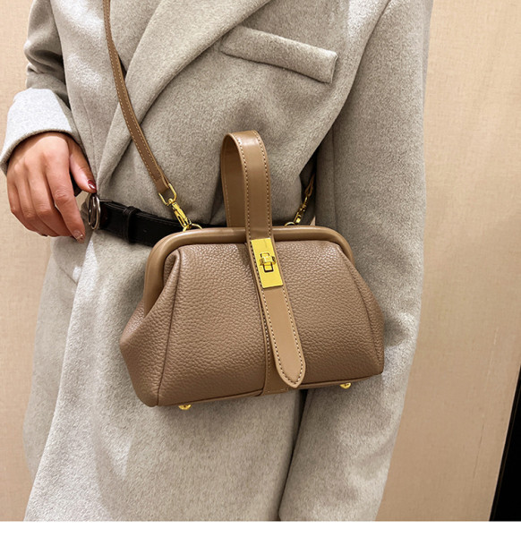 Armpit versatile one shoulder messenger bag