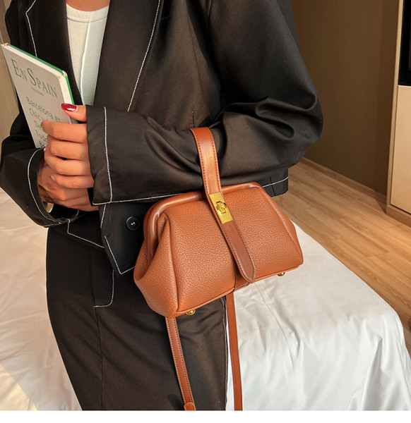 Armpit versatile one shoulder messenger bag