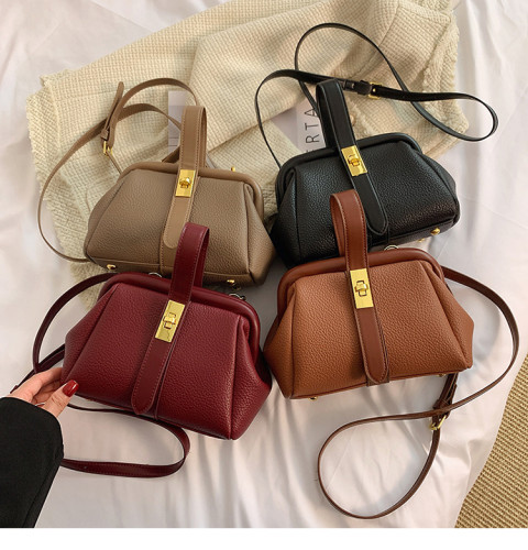 Armpit versatile one shoulder messenger bag