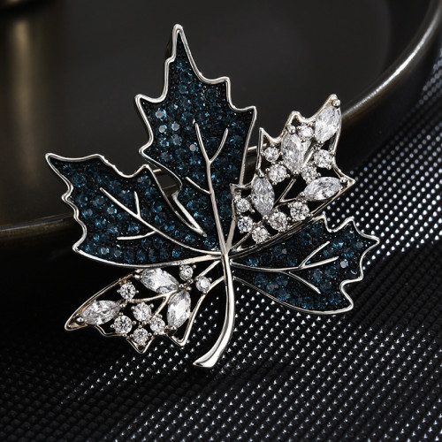 Fashionable vintage copper micro inlaid maple leaf brooch high-end designer corsage
